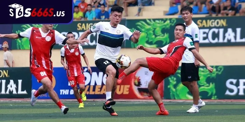 Bóng đá phủi là gì mà lại thu hút nhiều anh chị em tham gia?
